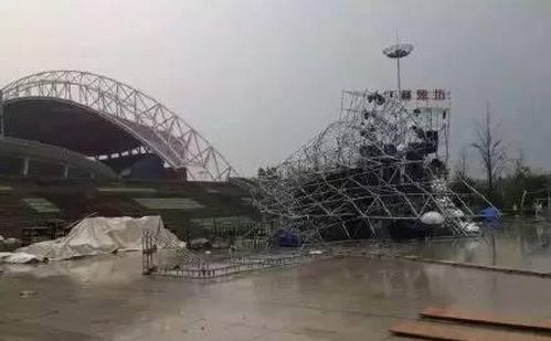 濰坊啤酒節(jié)遭遇暴風(fēng)雨 led租賃屏不敵”全軍覆沒”！