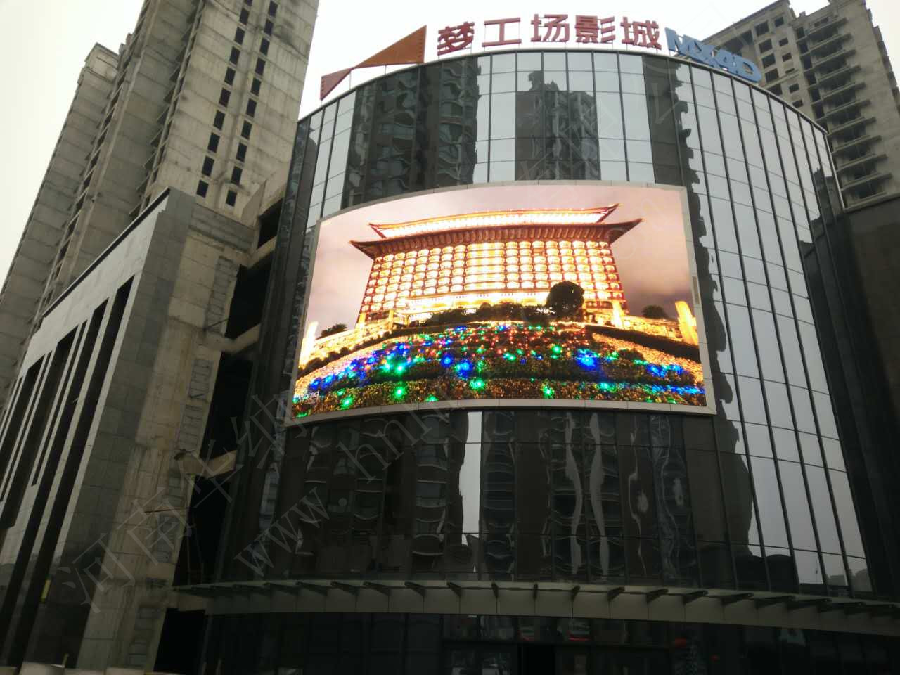 如何計算弧形LED顯示屏弧長、弦長和弦高